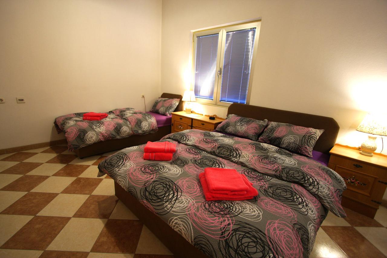 Hostel Topić Banja Luka Buitenkant foto